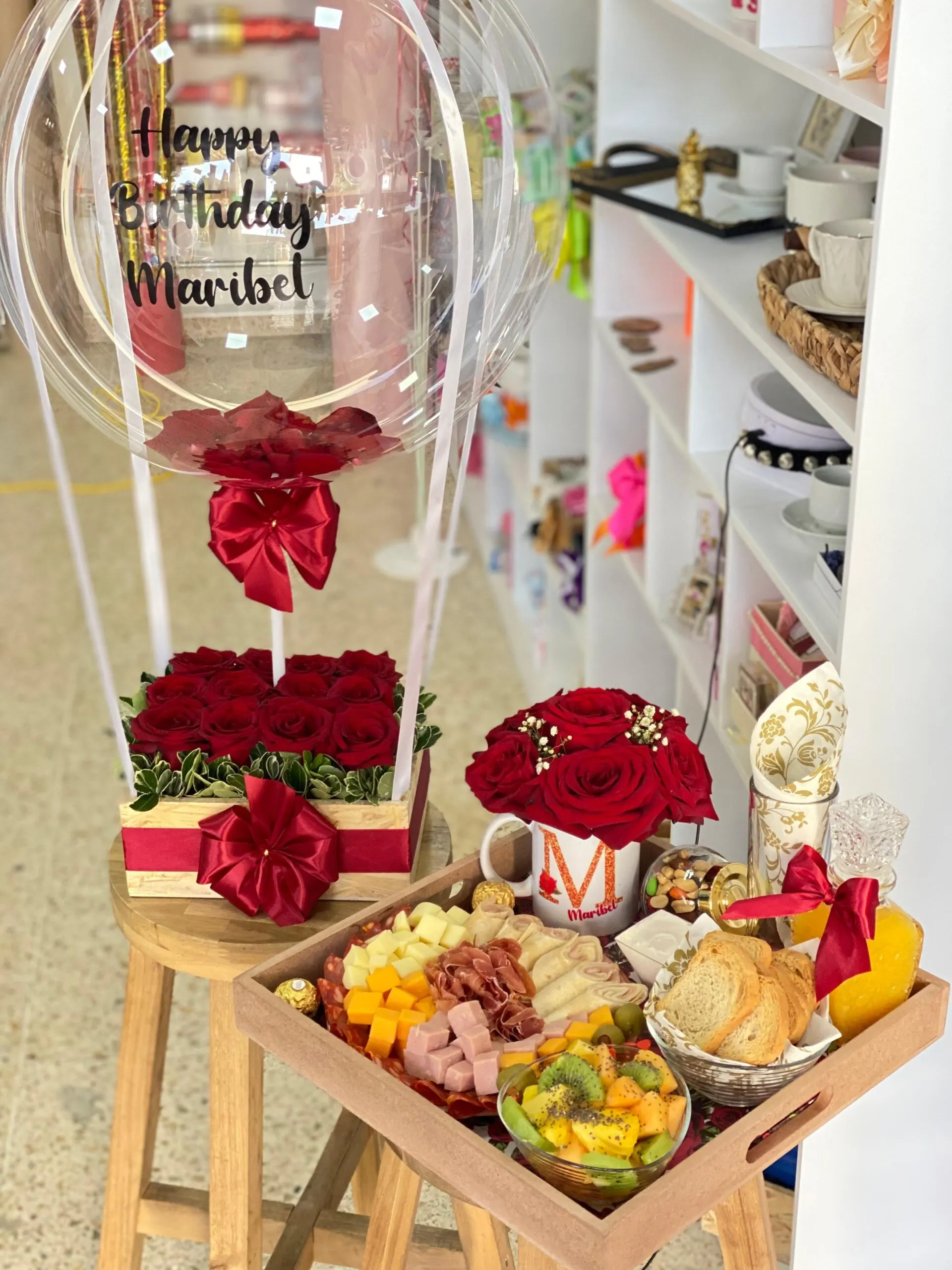 Combo Desayuno Sorpresa + Box de Flores con Burbuja 💐🎈🥐
