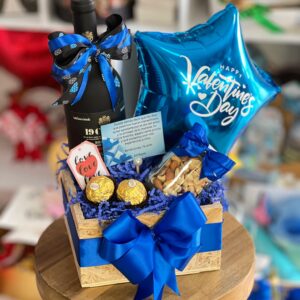 Elegante Caja de Madera con Vino 19 Crímenes, Chocolates Ferrero