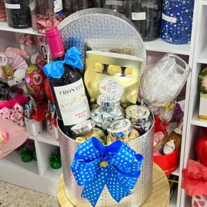 Un detalle con carácter: vino Frontera, chocolates Ferrero y mix gourmet