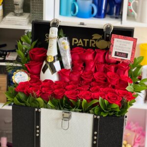 Elegancia en cada detalle: Baúl en el color de tu preferencia con una exclusiva Moët