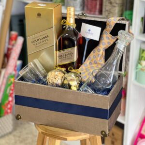 Un baúl elegante en el color de tu preferencia, con todo lo necesario para impresionar